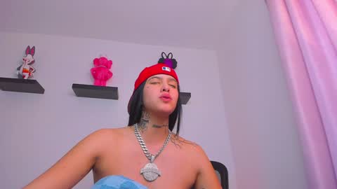 Snapshot of gangster_girl chatting on 01.22.25 GANG online show from 01.22.25