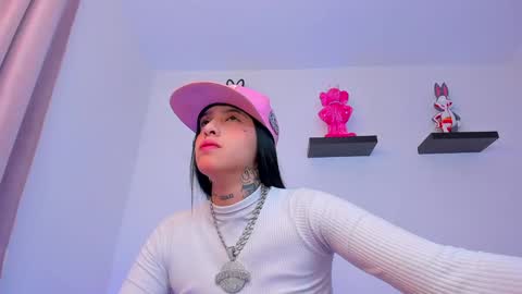 Snapshot of gangster_girl chatting on 02.05.25 GANG online show from 02.05.25