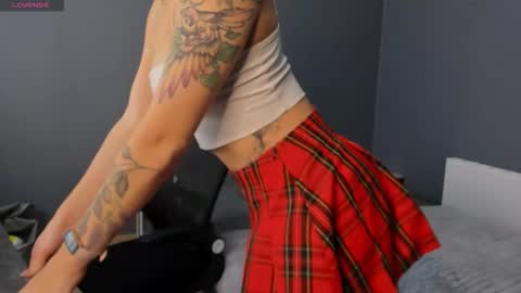 Snapshot of garden_of_eden_ chatting on 10.18.25 Max and Eva online show from 10.18.25