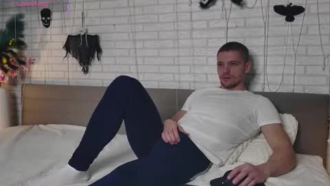 Snapshot of garettvosss chatting on 10.31.25 Gared online show from 10.31.25