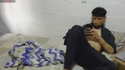 Snapshot of garou420 chatting on 12.17.25 GAROU online show from 12.17.25