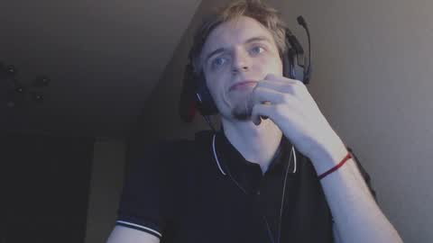 Snapshot of gasturfahe chatting on 12.21.24 gasturfahe online show from 12.21.24