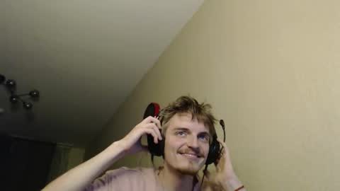 Snapshot of gasturfahe chatting on 10.30.25 gasturfahe online show from 10.30.25