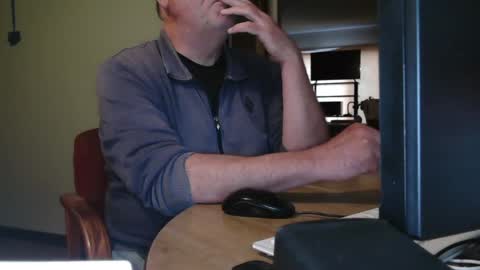 Snapshot of gavineverett3 chatting on 10.26.25 gavineverett3 online show from 10.26.25