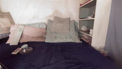 gayrobbin online show from 10.04.25