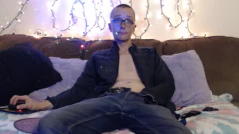 Snapshot of gdanch chatting on 11.20.25 G online show from 11.20.25