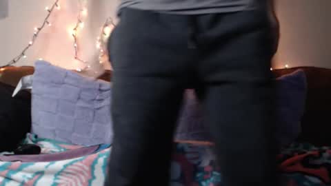 Snapshot of gdanch chatting on 11.23.25 G online show from 11.23.25