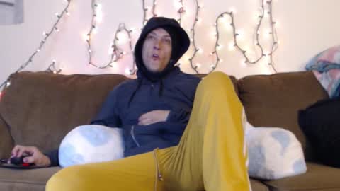 Snapshot of gdanch chatting on 11.29.25 G online show from 11.29.25