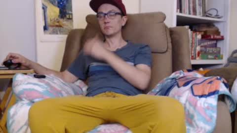 Snapshot of gdanch chatting on 11.30.25 G online show from 11.30.25