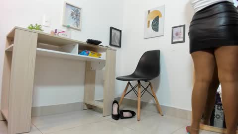 Snapshot of genesis_torres chatting on 10.24.25 Genesis online show from 10.24.25