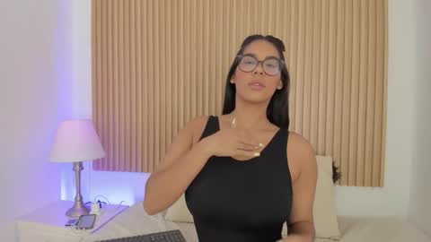 Snapshot of genesisruiz chatting on 10.21.25     online show from 10.21.25