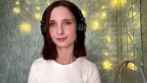 Snapshot of genieflug chatting on 04.12.26 Riana online show from 04.12.26