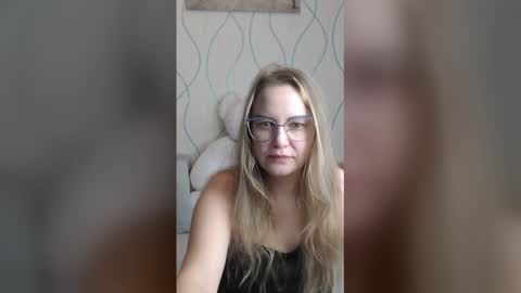 Snapshot of gentle69girl chatting on 11.25.25 Alice online show from 11.25.25