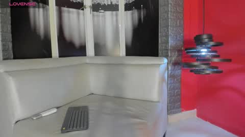 Snapshot of george_lancee chatting on 10.03.25 G E O R G E online show from 10.03.25