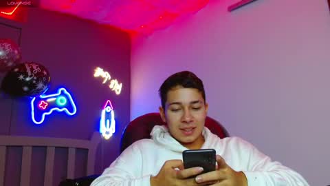 Snapshot of georgesmith_1 chatting on 01.12.25 GEORGE online show from 01.12.25