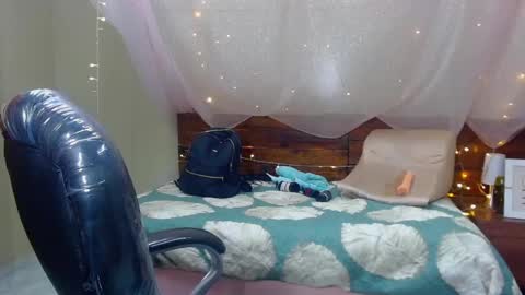 Snapshot of georgesmith_1 chatting on 02.02.25 GEORGE online show from 02.02.25