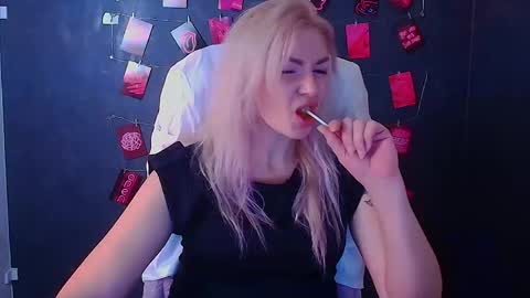 Snapshot of georgianight chatting on 12.16.25 Georgia online show from 12.16.25