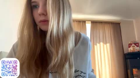 Snapshot of georgietiogangco chatting on 09.11.25 Chloe online show from 09.11.25