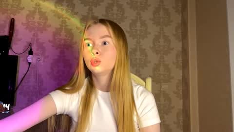 Snapshot of gerishingleton chatting on 10.05.25 Amelia online show from 10.05.25