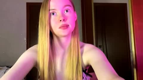 Snapshot of gerishingleton chatting on 10.12.25 Amelia online show from 10.12.25
