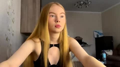 Snapshot of gerishingleton chatting on 10.25.25 Amelia online show from 10.25.25