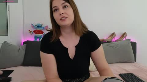 Snapshot of germangirl1996 chatting on 01.06.25 Nadine online show from 01.06.25