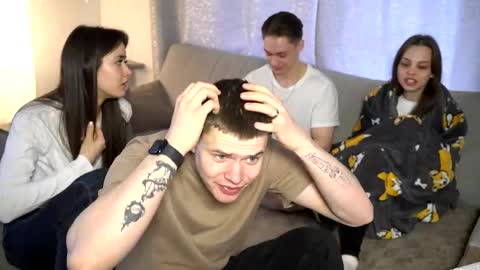 Jean and Isa couple Van online show from 04.16.26