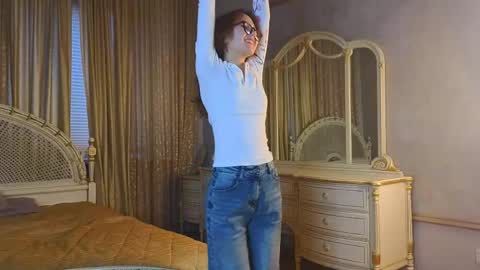 Snapshot of gertrudisshinn chatting on 04.18.26 Kristy online show from 04.18.26