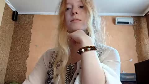Snapshot of gertrudisturbe chatting on 05.19.26 Kate online show from 05.19.26