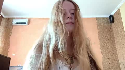 Snapshot of gertrudisturbe chatting on 05.19.26 Kate online show from 05.19.26