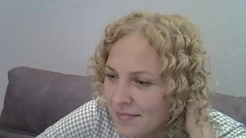 Snapshot of gessy_vellian8 chatting on 10.21.25 gessy_vellian8 online show from 10.21.25