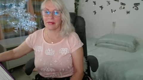 Snapshot of ghertrudequeen chatting on 06.19.26 Ghertrudequeen online show from 06.19.26
