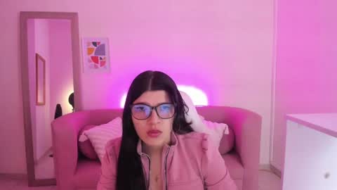 Snapshot of gia_brawn chatting on 10.20.25 Gia online show from 10.20.25