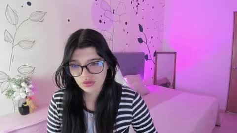 Snapshot of gia_brawn chatting on 10.24.25 Gia online show from 10.24.25