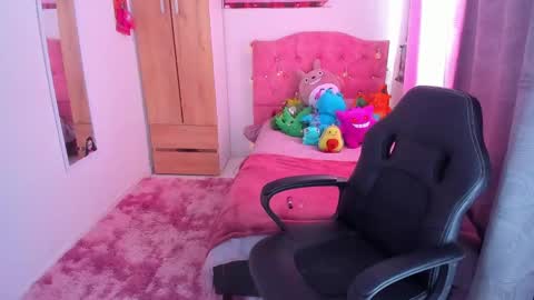 Snapshot of gia_contii chatting on 12.16.24 giaaaa online show from 12.16.24