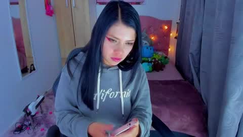 Snapshot of gia_contii chatting on 12.20.24 giaaaa online show from 12.20.24