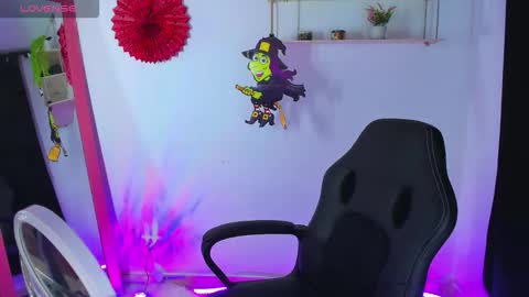 Snapshot of gia_contii chatting on 10.27.25 giaaaa   online show from 10.27.25