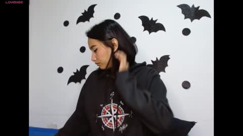 Gia Lee online show from 10.24.25