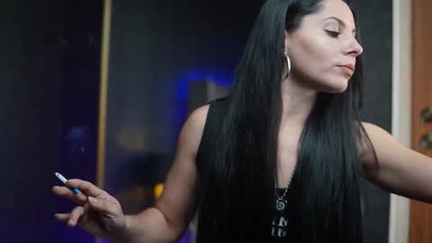  Gia  online show from 11.28.25