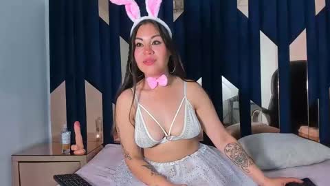 Snapshot of giannajohnson chatting on 10.24.25 GiannaJohnson online show from 10.24.25