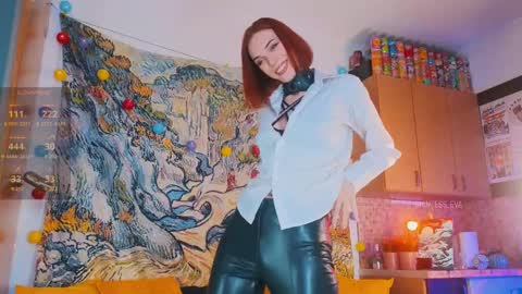Snapshot of giantess_eva chatting on 03.09.25 Eva online show from 03.09.25