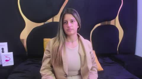 Snapshot of giaroussel chatting on 09.19.25 GiaRoussel online show from 09.19.25