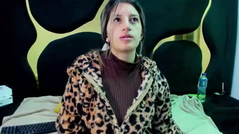 Snapshot of giaroussel chatting on 10.20.25 GiaRoussel online show from 10.20.25