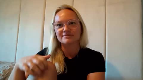 Snapshot of gigi_quinn_00 chatting on 09.11.25 Gi-Gi online show from 09.11.25