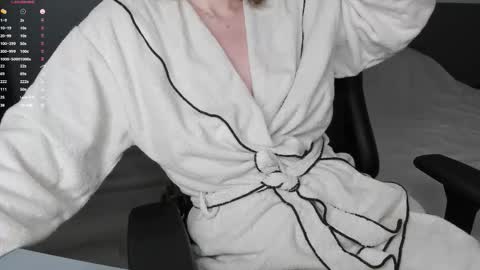 gigihadd online show from 11.29.25