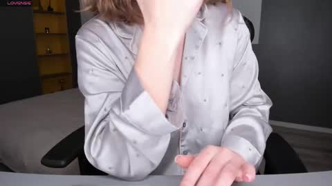 gigihadd online show from 04.21.26