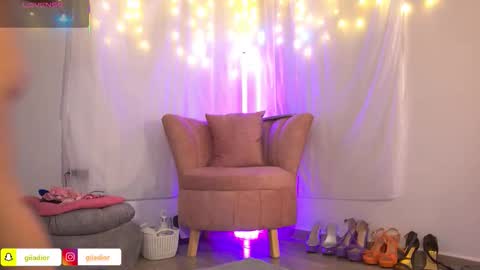 Snapshot of giiadior1 chatting on 10.27.25 GiiaDior online show from 10.27.25