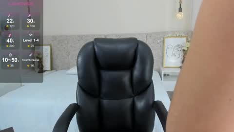 giiiia_ online show from 12.24.24