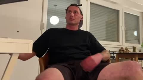 Snapshot of gilbertlachsmann chatting on 09.27.25 Sebastian online show from 09.27.25