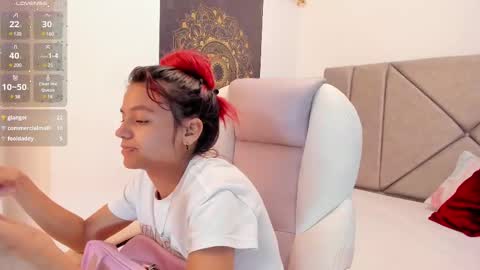 Snapshot of gimenalara chatting on 02.22.25 Gimena online show from 02.22.25